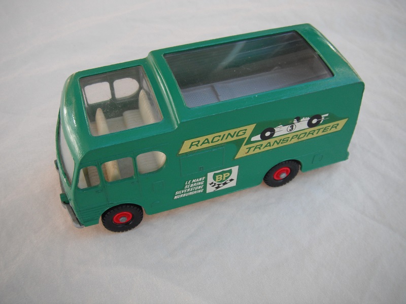 2. Green body/no gap between bumper &amp; light/no opening on tailgate/car decal facing fwd on both sides.