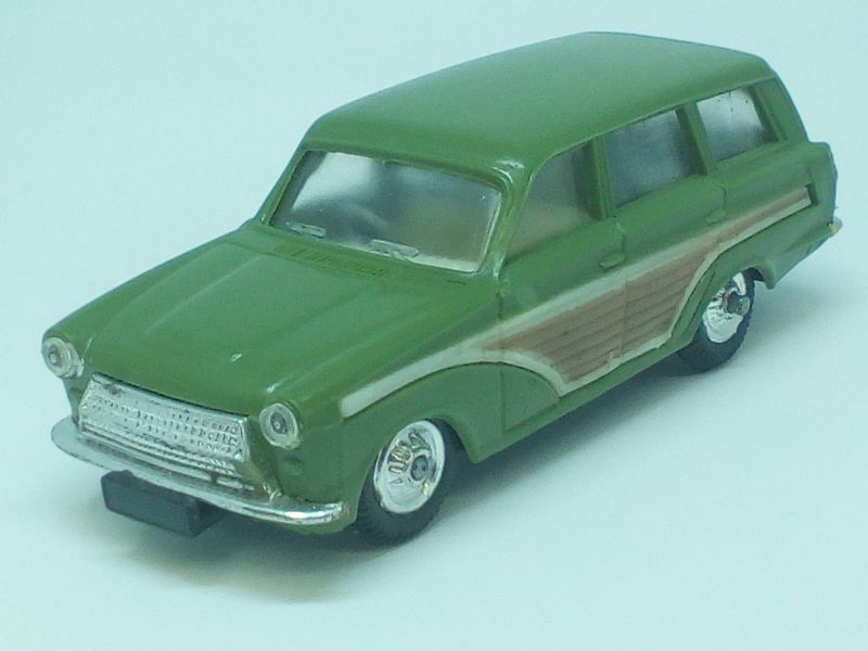 Fleetwood_FordCortinaEstate_Green-5b.jpg