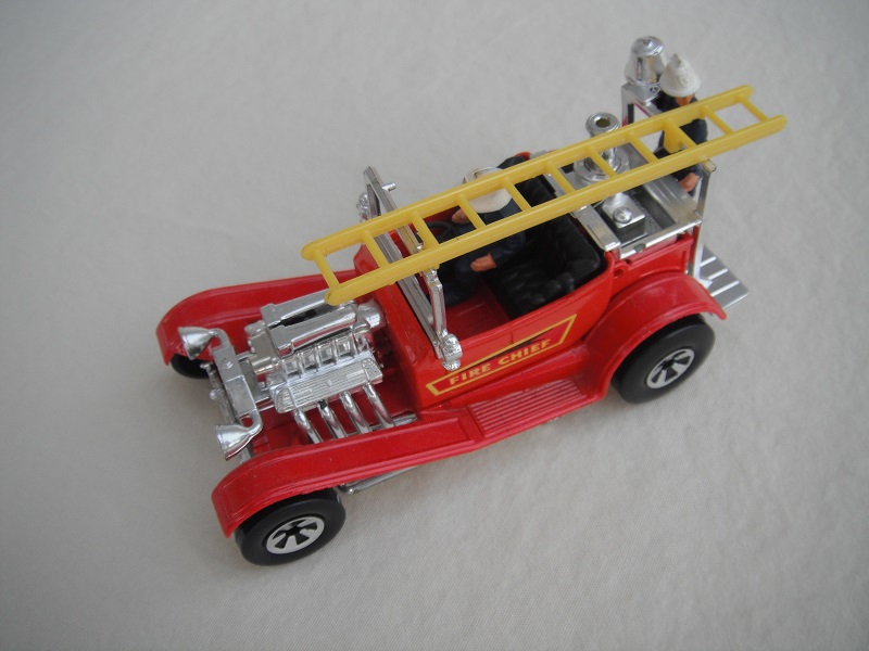 9. Red body/K50-53 Speedkings base/yellow ladder/'Fire Chief ' labels/dark blue firemen with exposed flesh &amp; white helmets.