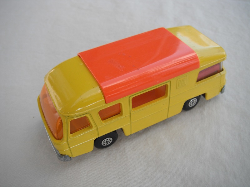 4. Yellow body/unpainted Speedkings base/spiro wheels/amber front windows, clear rear/white &amp; red interior/no labels/plated sink.