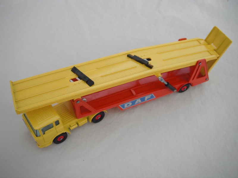 5. Yellow cab/unpainted Kingsize base/silver grill/lt.blue tinted windows/BPT with red hubs/yel &amp; org trailer/type a/black wheel chocks/DAF labels (R).