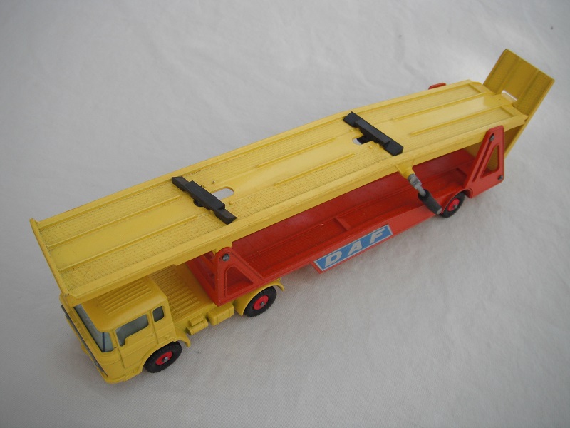 4. Yellow cab/unpainted Kingsize base/silver grill/lt. blue tinted windows/BPT with red hubs/yel &amp; dk.org trailer/type a/black wheel chocks/DAF labels.