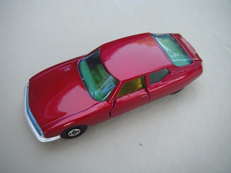 4. Magenta body/silver painted base/green windows with lines on rear/yellow interior/no tow hook.