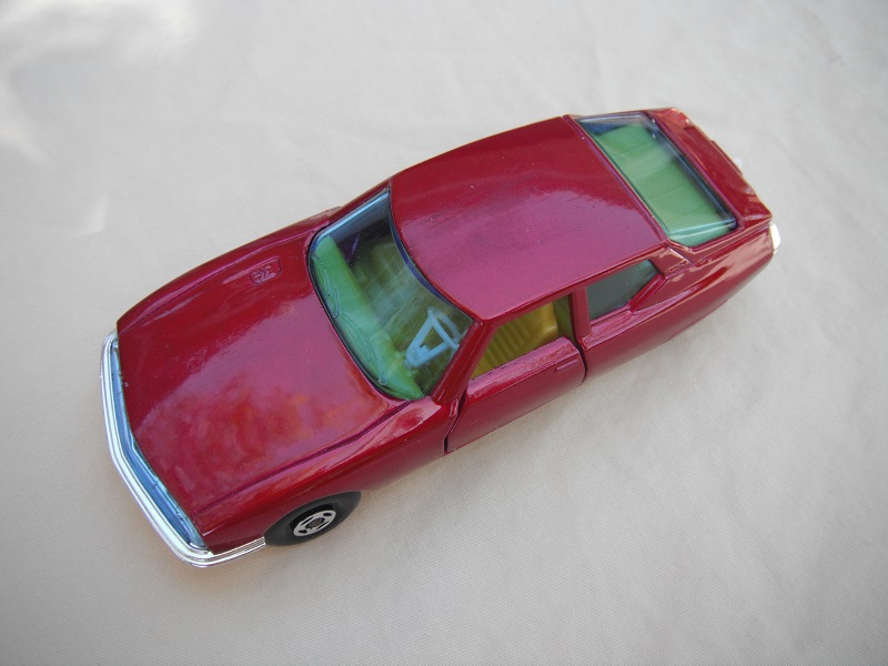 2. PP/Magenta body/silver painted base/no base lines or tow guide/green windows no lines on rear/yellow interior/tow hook.