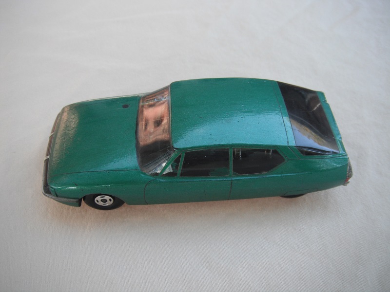 1. PP/Dark green body/black base/clear windows/no interior/no tow hook.