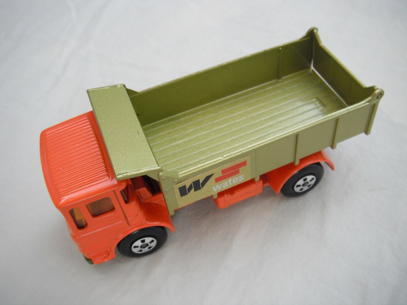 20. Orange cab/lt.green tipper/met.green base/cast block/5 spk whls/blk xle cvr f.fwd/amb wind/met green grill &amp; bumper/W.Wates label/out #4 tailgate.