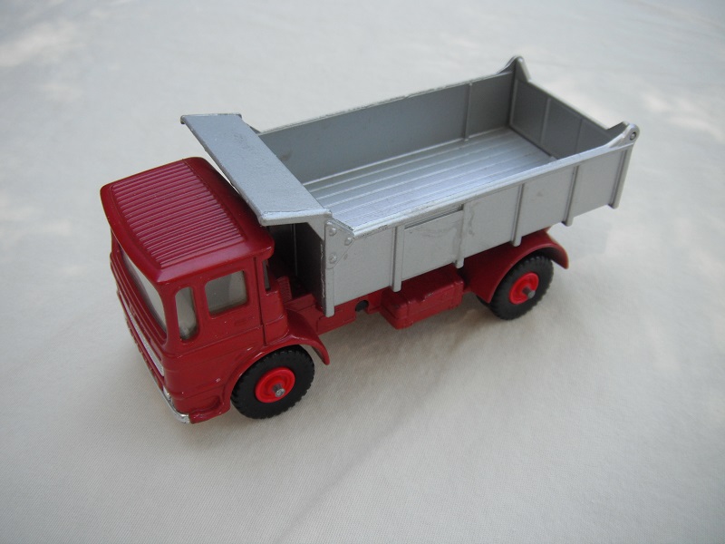 4. Red cab/silver tipper/silver base/black plastic tires/clear windows/silver grill &amp; bumper/no label/in #6 tailgate.