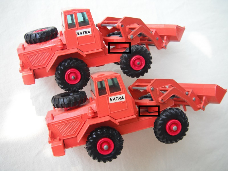 K3B Hatra Tractor Shovel with or without black plastic pad between body & shovel pic#1.jpg