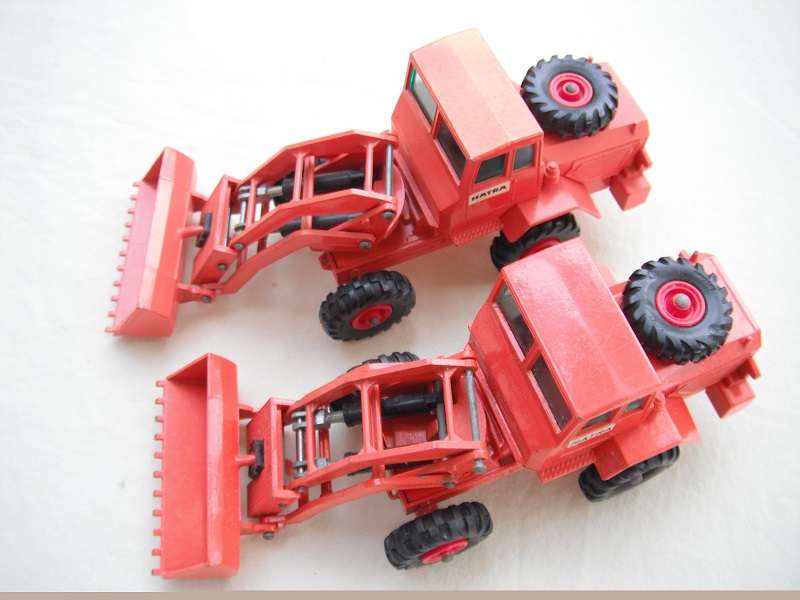 K3B Hatra Tractor Shovel with opening in front of cab pic #3.jpg