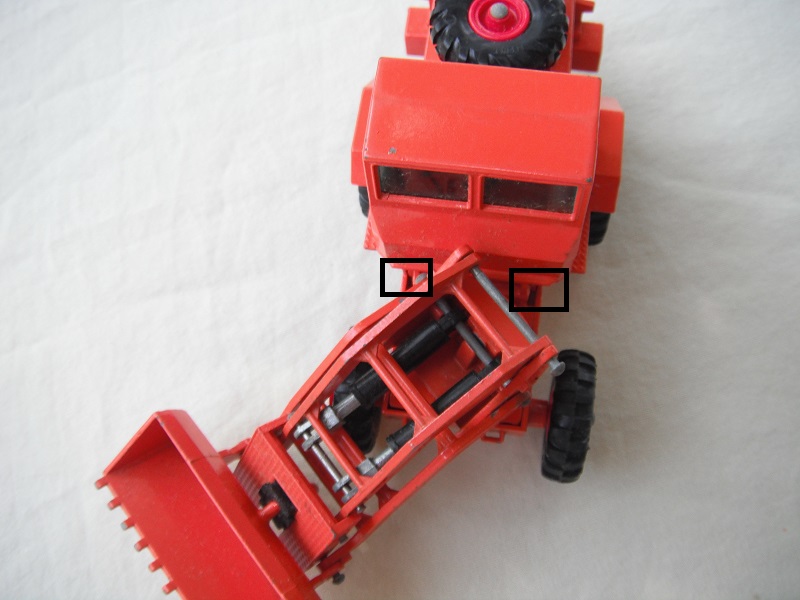 K3B Hatra Tractor Shovel with opening in front of cab pic #1.jpg