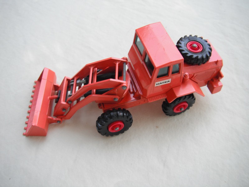 6. Lt.orange body/with blk pad/BPT/grn windows/closed TL/unpainted rivets/&quot;Hatra&quot; thin lettering decal/white background.