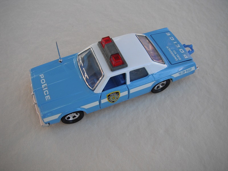 14. Lt. blue body/white roof &amp; sides/black England base/lt.blue int/clear windows/silver trim/red dome lights/unpainted frame/NYC Police decals.