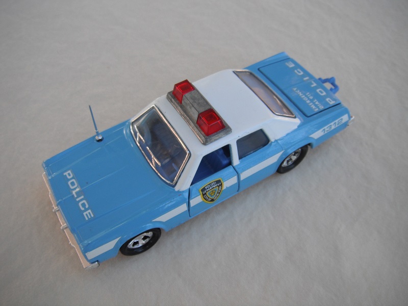 13. Lt. blue body/white roof &amp; sides/black England base/blue int/clear windows/silver trim/red dome lights/unpainted frame/NYC Polizei decals.