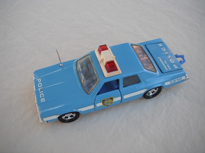 6. Lt. blue body &amp; roof/black England base/dk.blue interior/clear windows/no trim/red dome lights/white frame/NYC Police decals.