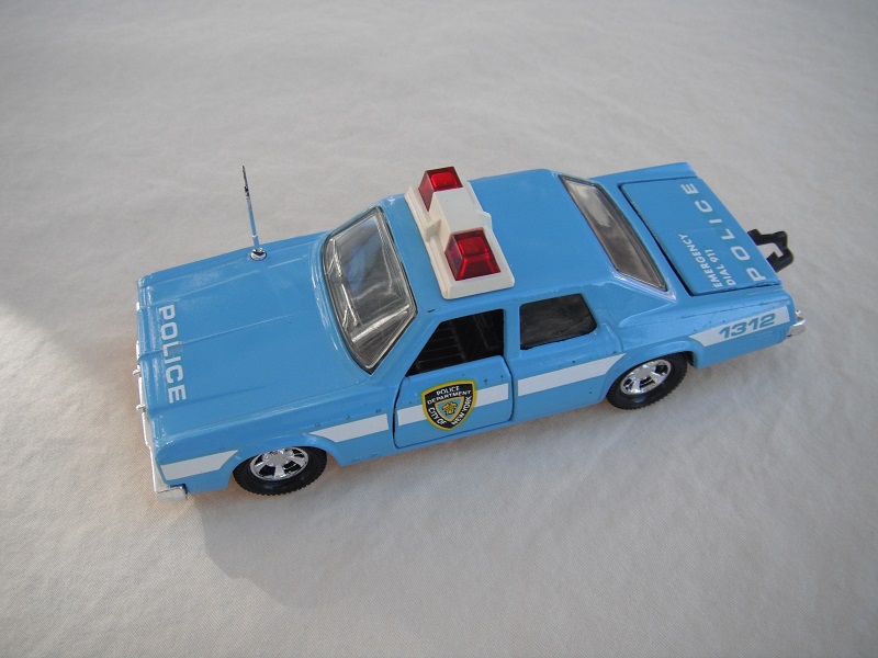 5. Lt. blue body &amp; roof/black England base/black interior/clear windows/no trim/red dome lights/white frame/NYC Police decals.