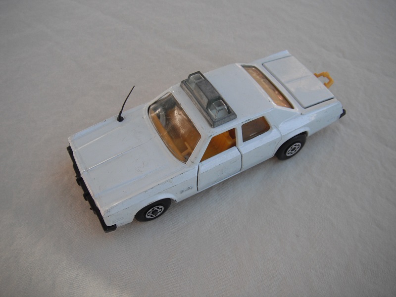 1. PP/white body &amp; roof /black England base/yellow interior/clear windows/no trim/MC wheels/clear dome lights/unpainted frame/no decals.