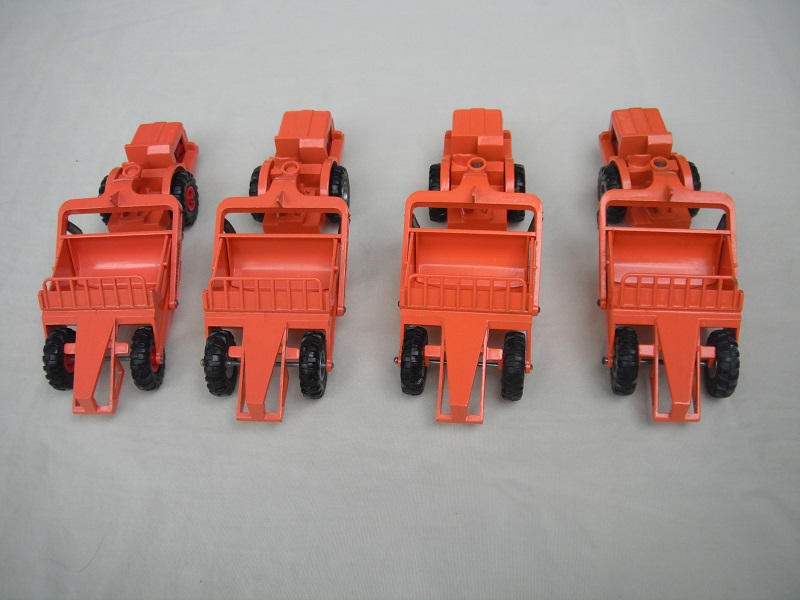 k6A Allis-Chalmers Earth Scraper group pic #4.jpg
