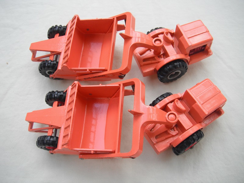 k6A Allis-Chalmers Earth Scraper painted pivot boss.jpg
