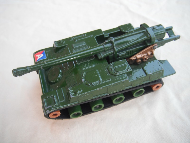 3. Gloss olive green body/matt blk base/dk.green rollers/smooth brown cog/gold turret/cream gun elevator.