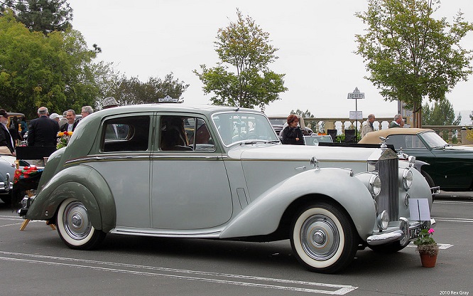 1024px-1952_Rolls-Royce_Silver_Dawn_-_fvr.jpg