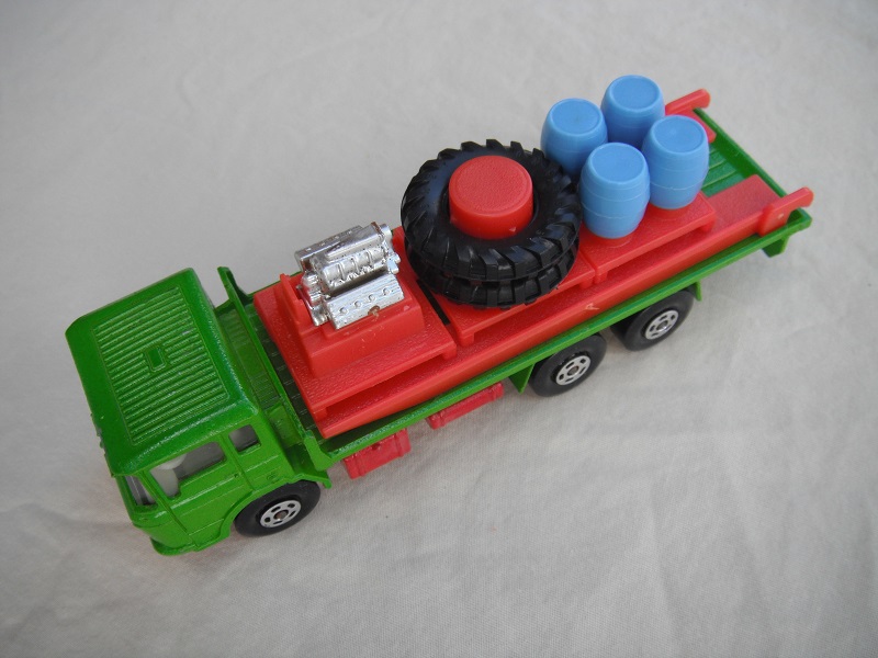 8. Green body/red K-13/20 base/clear windows/wht int/5 spoke star wheels/white open axle cover/red ramp/blue barrels.