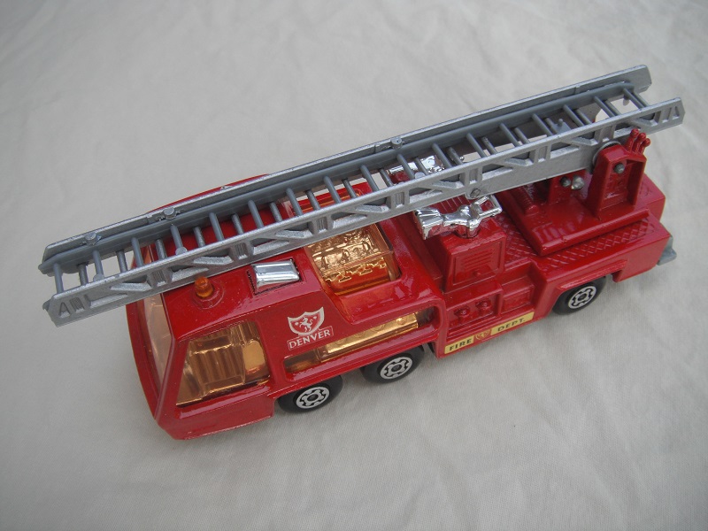 4.  Dk.red body/silver base/dk.red ladder platform/amber windows/dk.gray ladder insert/Denver &amp; Fire Dept labels.