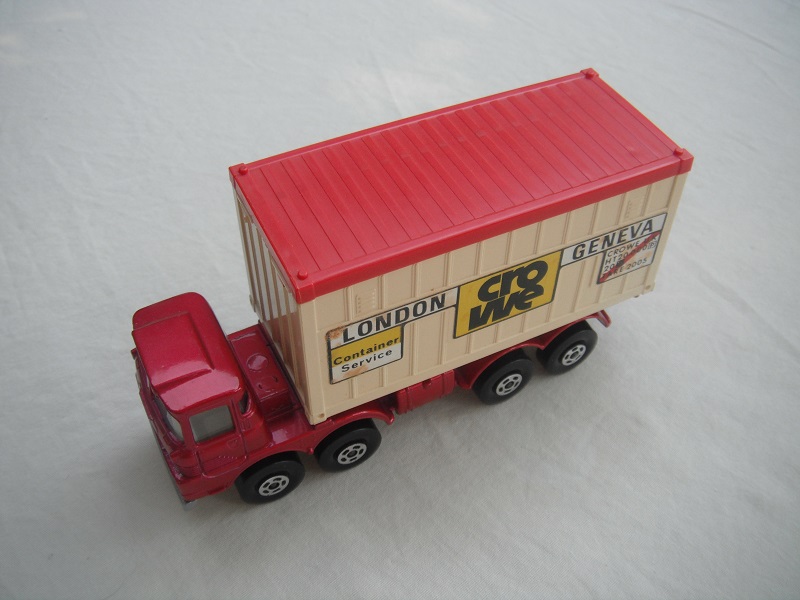 1. Met.red cab/sil base type a/blk open axle cover/wht container w/red roof/Crowe labels.
