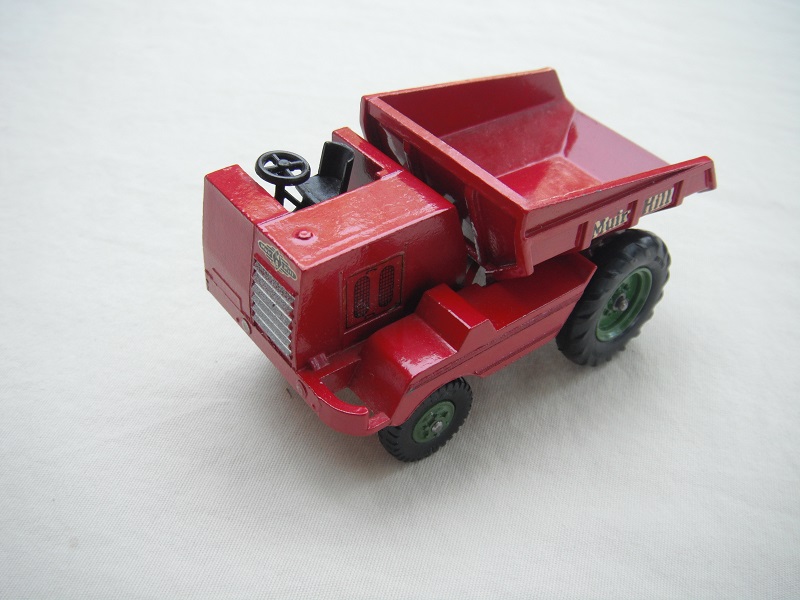 6. Dk.red body &amp; base/black tires with green metal hubs/silver grill/silver headlights/red sidelights/&quot;Muir Hill&quot; decals/gold &amp; blk front.