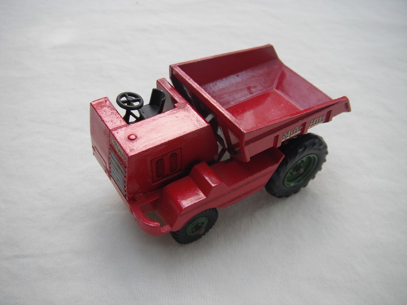 5. Dk.red body &amp; base/black tires with green metal hubs/silver grill/red headlights &amp; sidelights//&quot;Muir Hill&quot; decals/gold &amp; blk front.