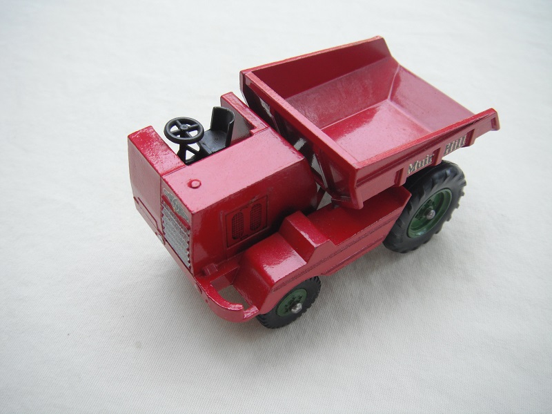 4. Dk.red body &amp; base/black tires with green metal hubs/silver grill/red headlights &amp; sidelights/&quot;Muir Hill&quot; decals/wht &amp; blk front.