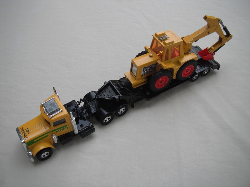 4. Yel Cab/blk base/blk box/5 spk mag whls/clr wind/blk tlr/K92 blk base/yel digger/amb wind/red int &amp; scoop.