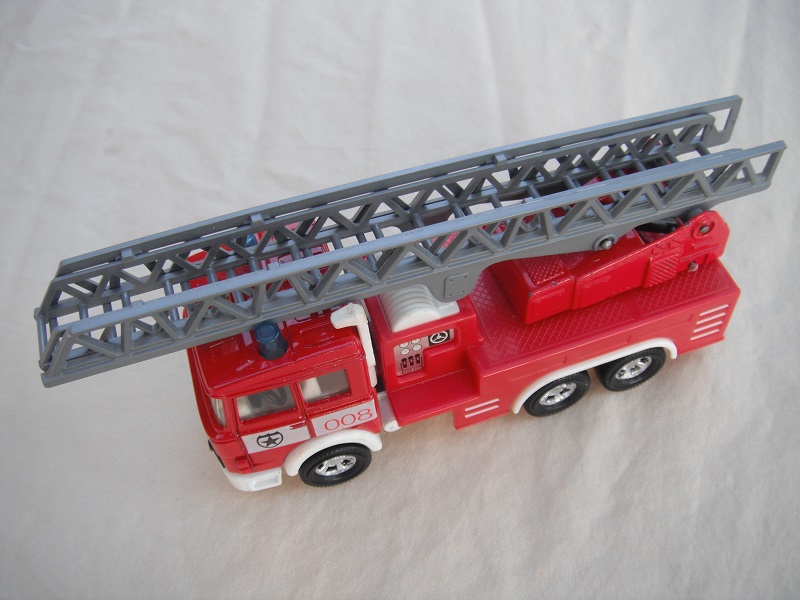 1. Red body/white England base/gray ladder/5 spk mag whls/clear windows/white interior/blu dome lts/&quot;008&quot;.