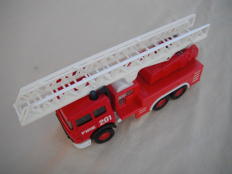 5. Red body/wht Macau base/wht ladder/red disc whls/clr windows/blk int/blu dome lts/&quot;Fire 201&quot;.