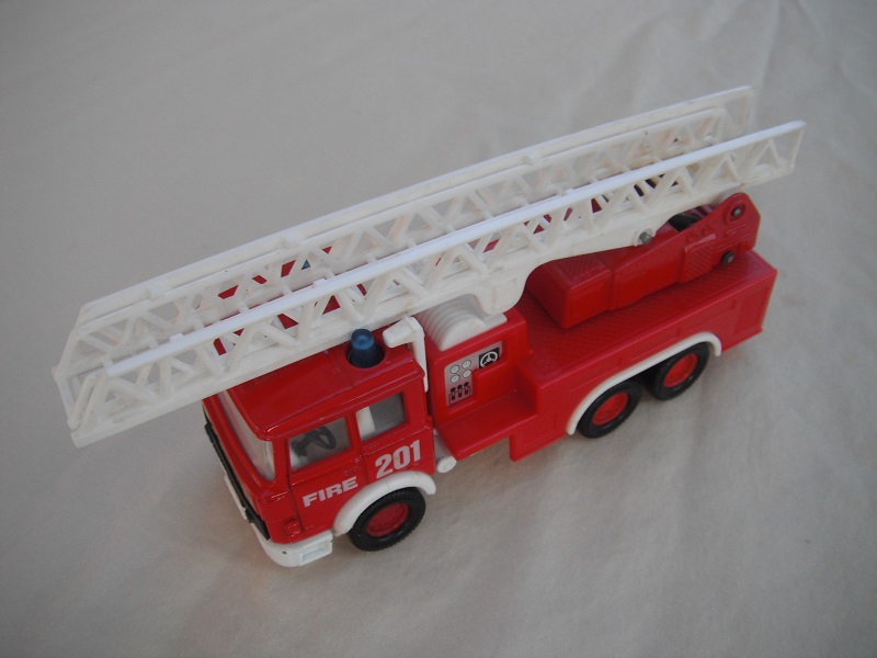 4. Dk.red body/wht England base/wht ladder/red disc whls/clr windows/wht int/blu dome lts/&quot;Fire 201&quot;.