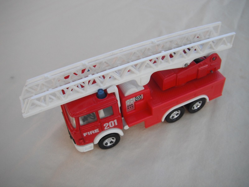 3. Red body/wht England base/wht ladder/5 spoke mag whls/clr windows/wht int/dk.blu dome lts/&quot;Fire 201&quot;.
