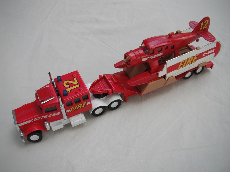 2. Red body/wht base/lrg Macau/wht 8 dot whls/blu dome lts/red AC/red Trailer/tan cradle/dk.red plane/sil wings/tan prop.