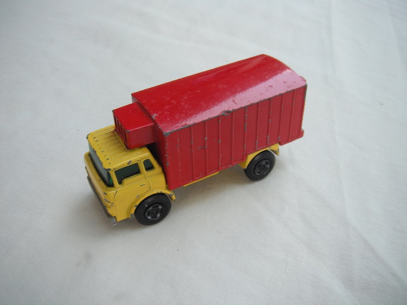 MB44 GMC Refrigerator Truck.jpg
