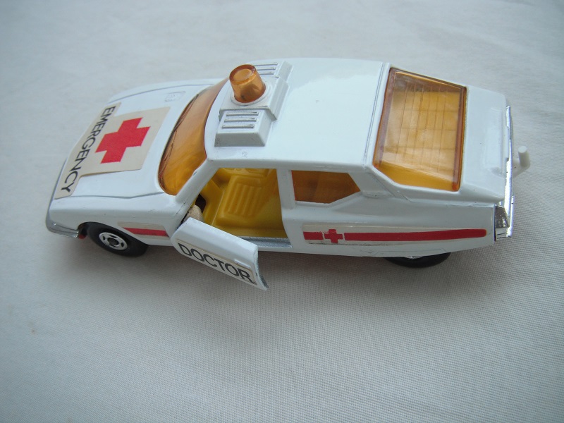 K62A Doctor's Emergency Car no steering wheel.jpg