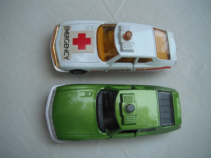 K62A Doctor's Emergency Car clear or amber windows & dome lights.jpg