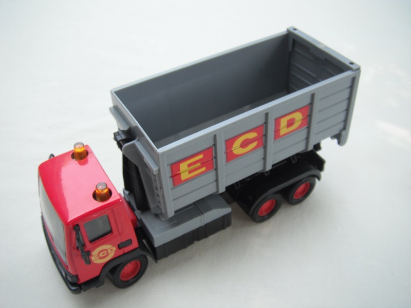 3. Red cab/black chassis/gray skip/gray Macau base/red 8 dot disc wheels/clear windows/black interior/&quot;ECD&quot;.