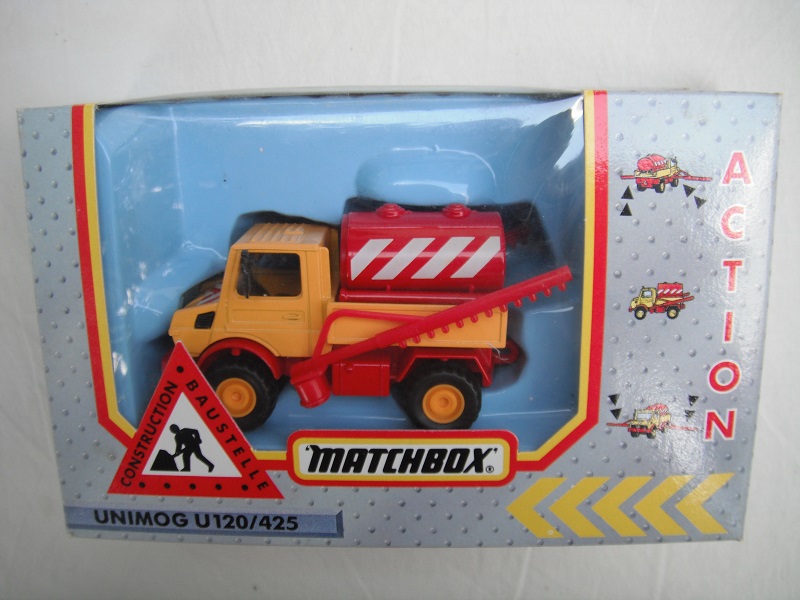 K170A Unimog U120 425 Tar Spreader box pic#1a.jpg