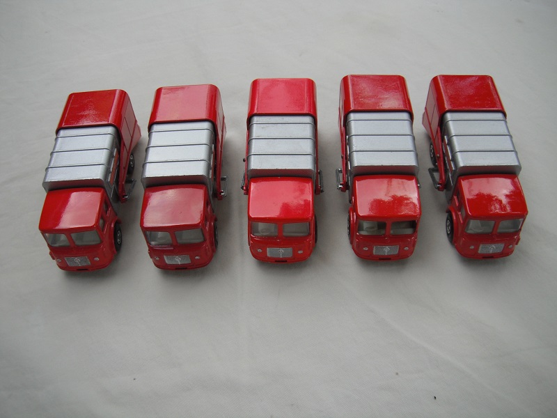 K7B S.D. Refuse Truck red body group picture.jpg