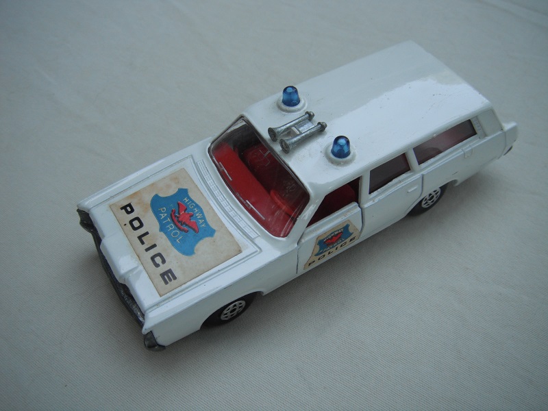 4. White body/silver base/ spiro wheels/clear windows/red interior/blue Police labels on hood &amp; sides.