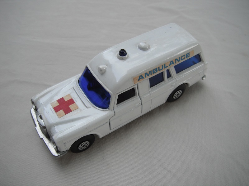 3. White body/black speedkings base/spiro wheels/very dk.blue windows/white interior/&quot;Ambulance&quot; on sides/straight red cross label.