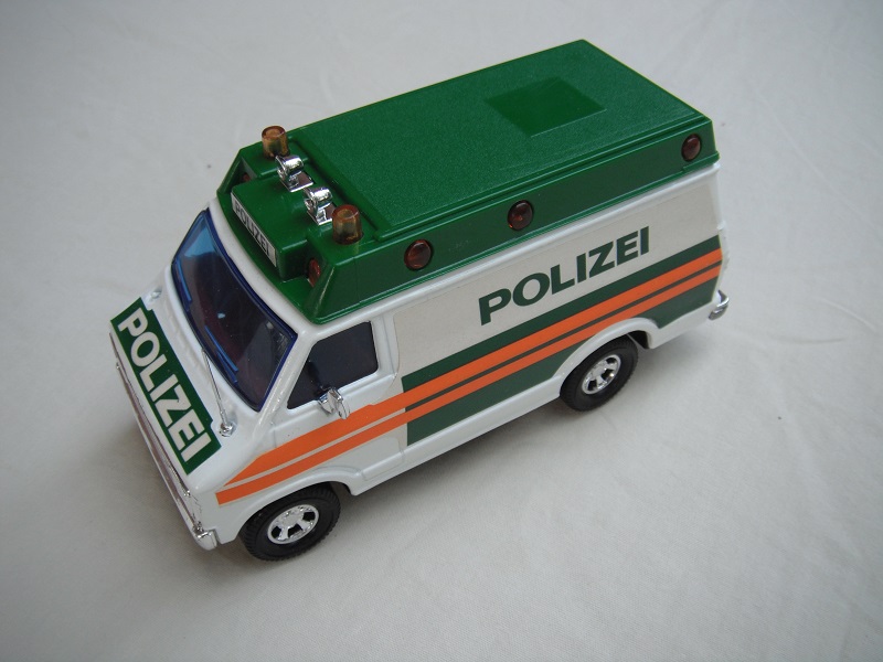 1. White body/green roof/black base/five spoke mag wheels/blue windows/red interior.  &quot;Polizei&quot; side labels &amp; orange stripes.