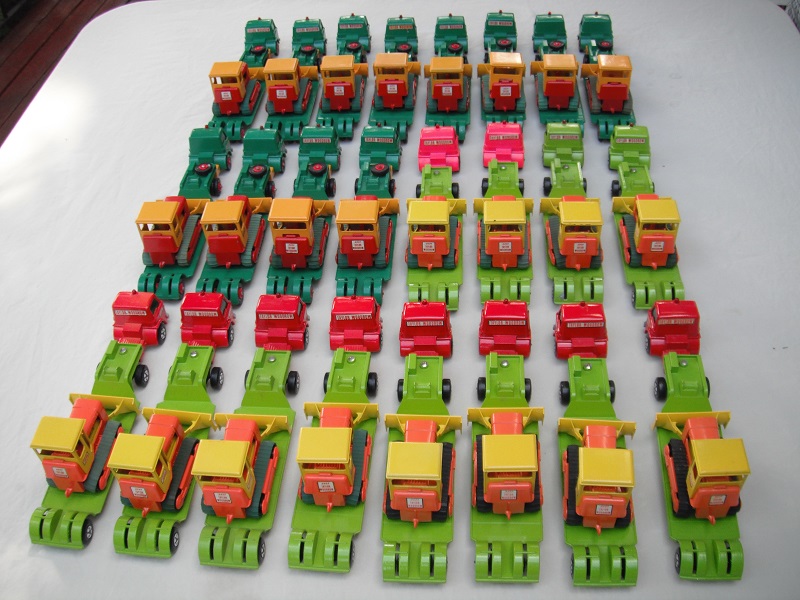 K17A Low Loader with Bulldozer group pic#4.jpg