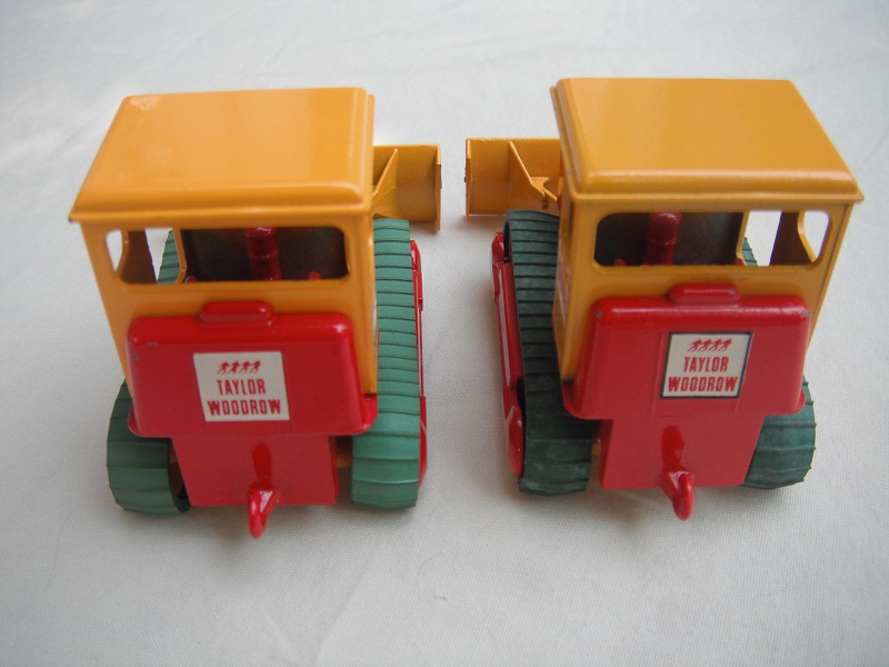 K17A Low loader with bulldozer 4 men white decal rear view pic#3.jpg