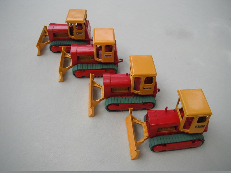 K17A Low loader with bulldozer variations of bulldozer pic#1.jpg