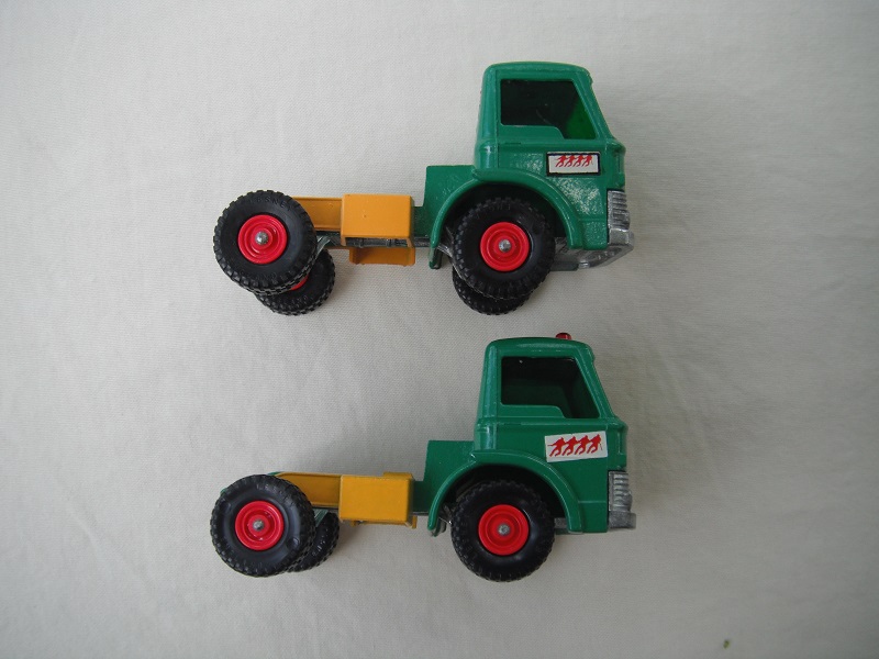 K17A Low loader with bulldozer decal variations 4 men small or large.jpg