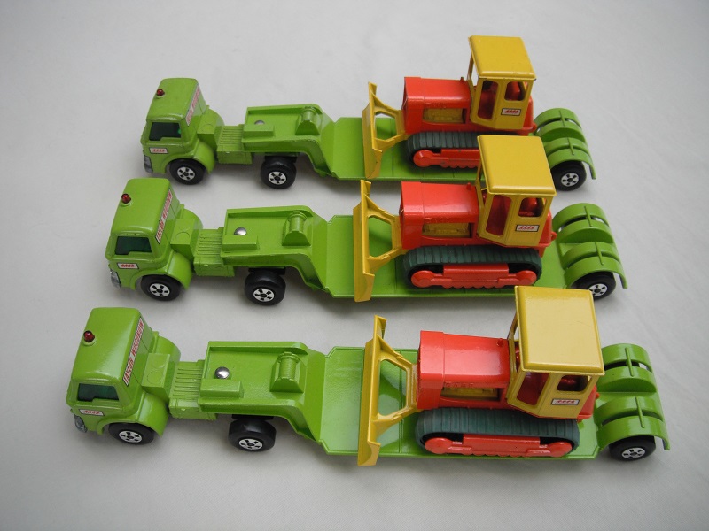 K17A Low loader with bulldozer all lime body pic#2.jpg